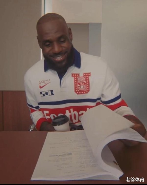 世界杯(中国) 詹姆斯2年5000万, 里弗斯5年2.4亿! 这其中有何博弈? 听我分析